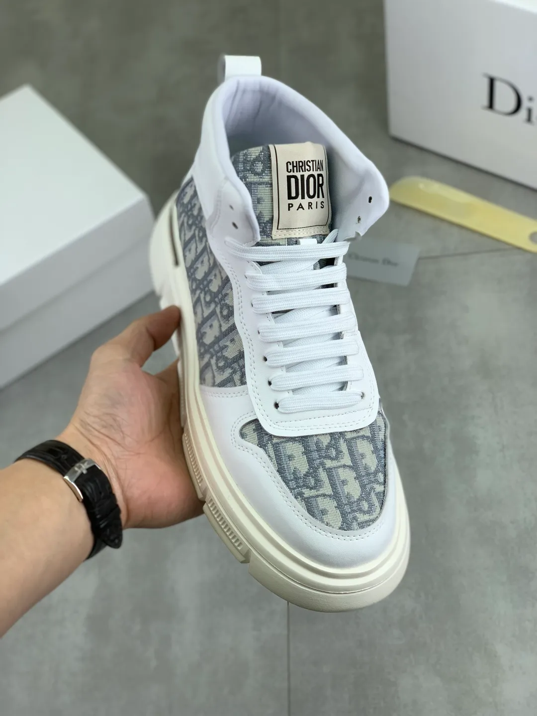 Men's Men's Shoes💰P420💰[New Style]🆘[Dior] Dior original lace-up high-top men's shoes Classic casual shoes 🔥This model is the official classic model with high quality and made by famous original designers. It is made of high-quality cowhide with original materials➕Comfortable and breathable mesh lining➕Pigskin insole. The perfect last shape and generous and fashionable design have attracted many consumers. Suitable for drivers to drive🚗What you want is the highest quality in the market. Color: 2️⃣Code number: 38--44